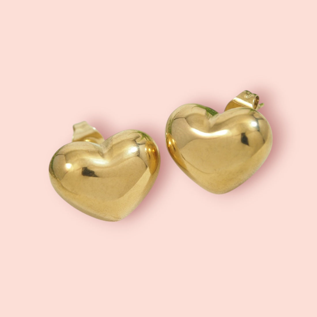 GLOSSY HEART STUD
