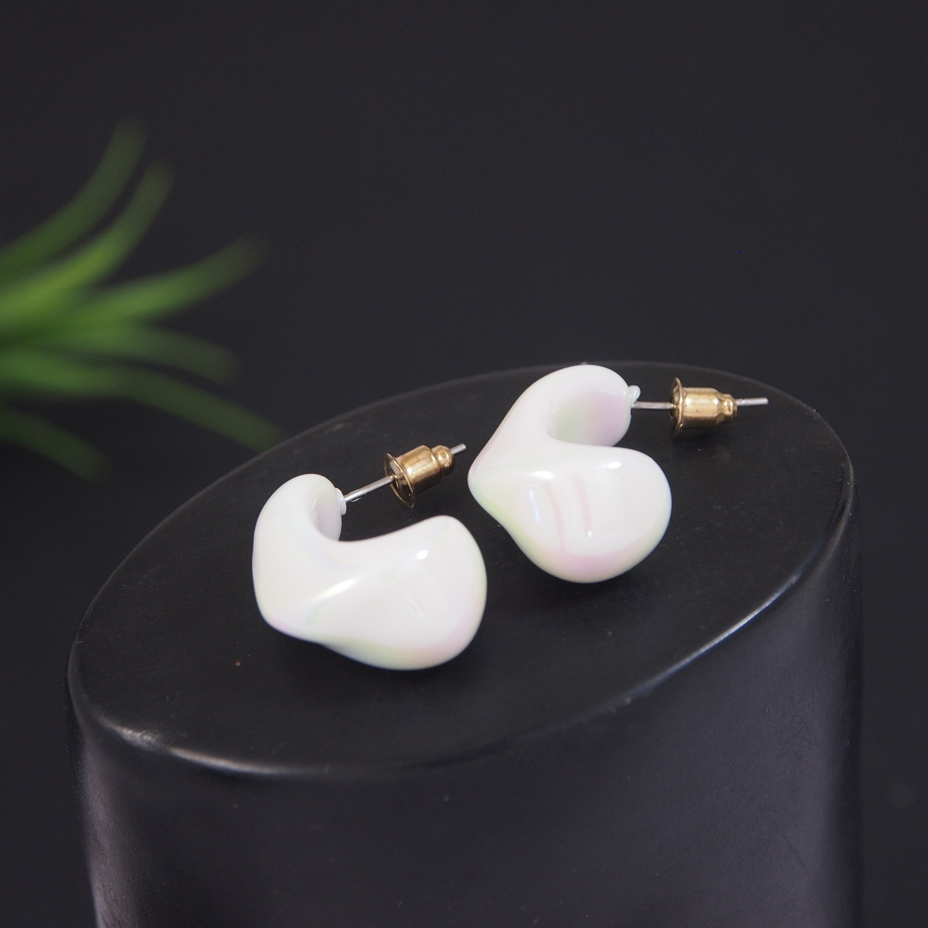 Koreaen Holographic Small Hoop Earring (White)